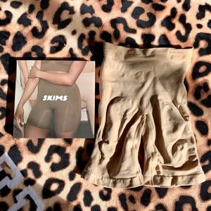 SKIMS Sculpting Short
